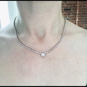 Rhinestone necklace with flower